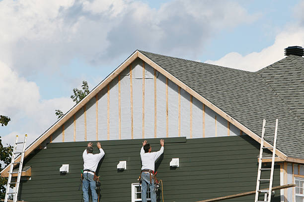 Professional Siding technician working in Chesapeake, WV